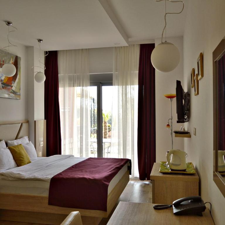 Hotel Freiburg - Dvokrevetna Soba sa Bračnim Krevetom i Balkonom - 1