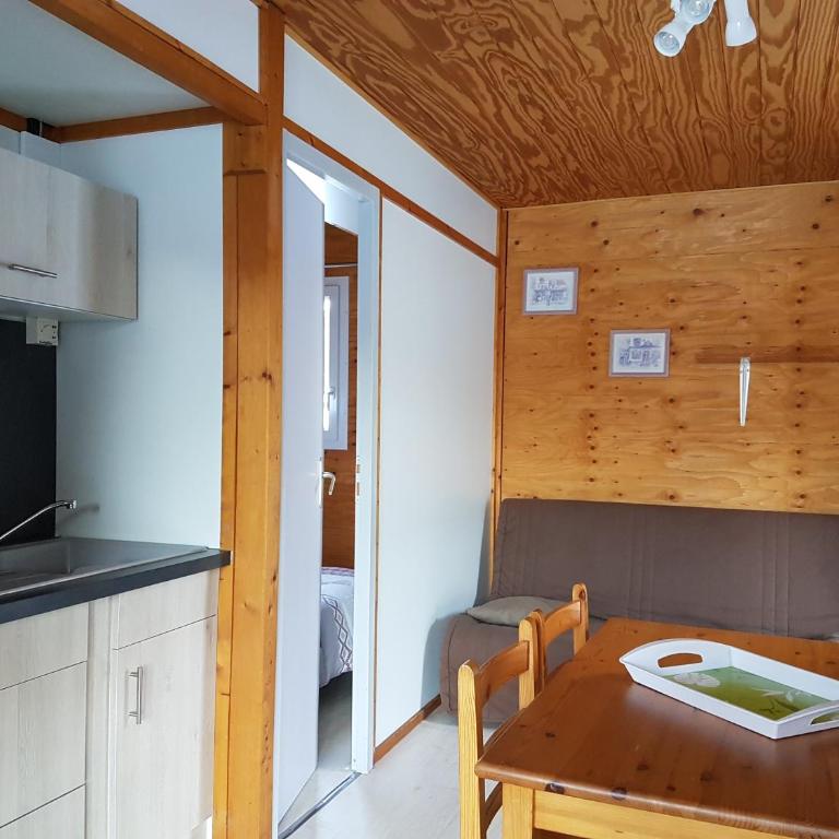 Camping les Auches - Two-Bedroom Chalet - 7