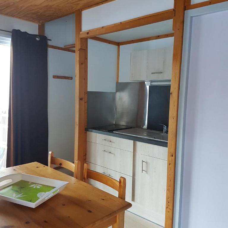 Camping les Auches - Two-Bedroom Chalet - 8