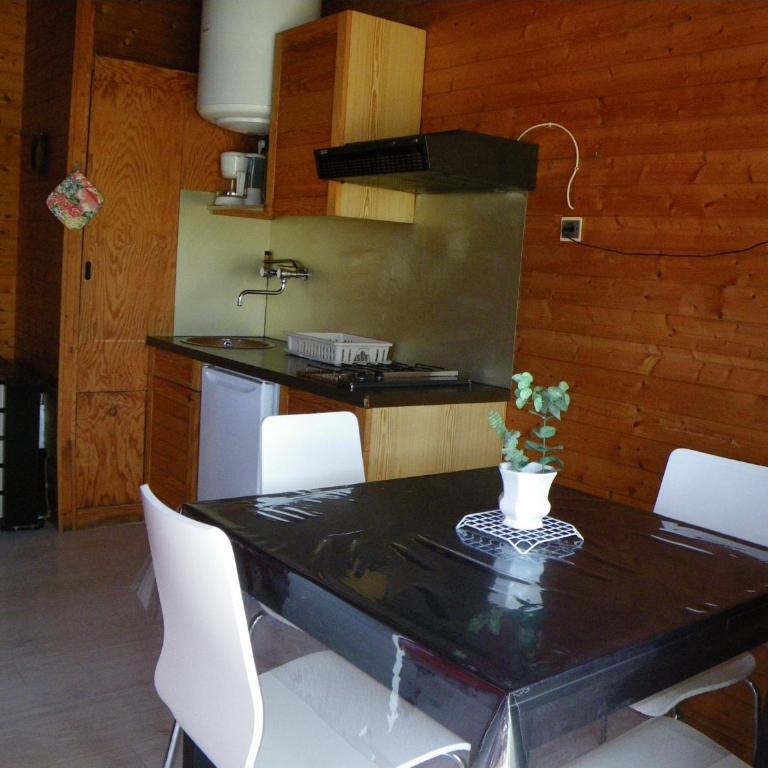 Camping les Auches - One-Bedroom Chalet - 5