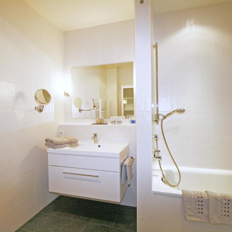 Ferienwohnung Am Kurpark - Wohnung 1,60qm- - Apartment - 4