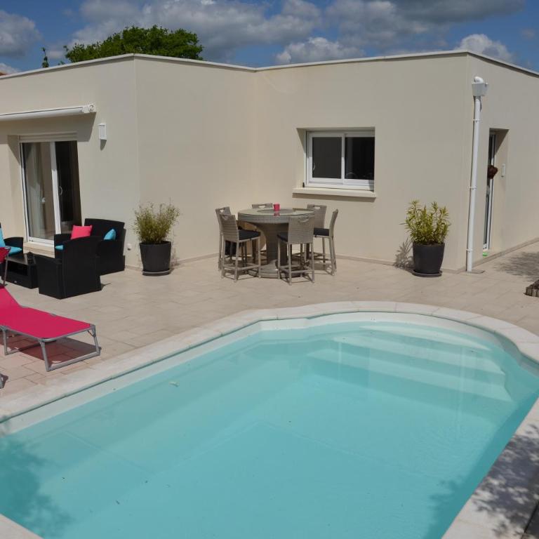Chez Victoria Nantes Erdre - Suite - Vue sur Piscine - 11