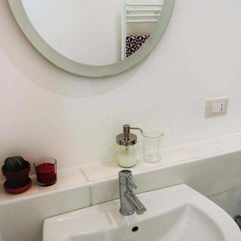 Be Central Rooms - Camera Matrimoniale Deluxe con Balcone - 10