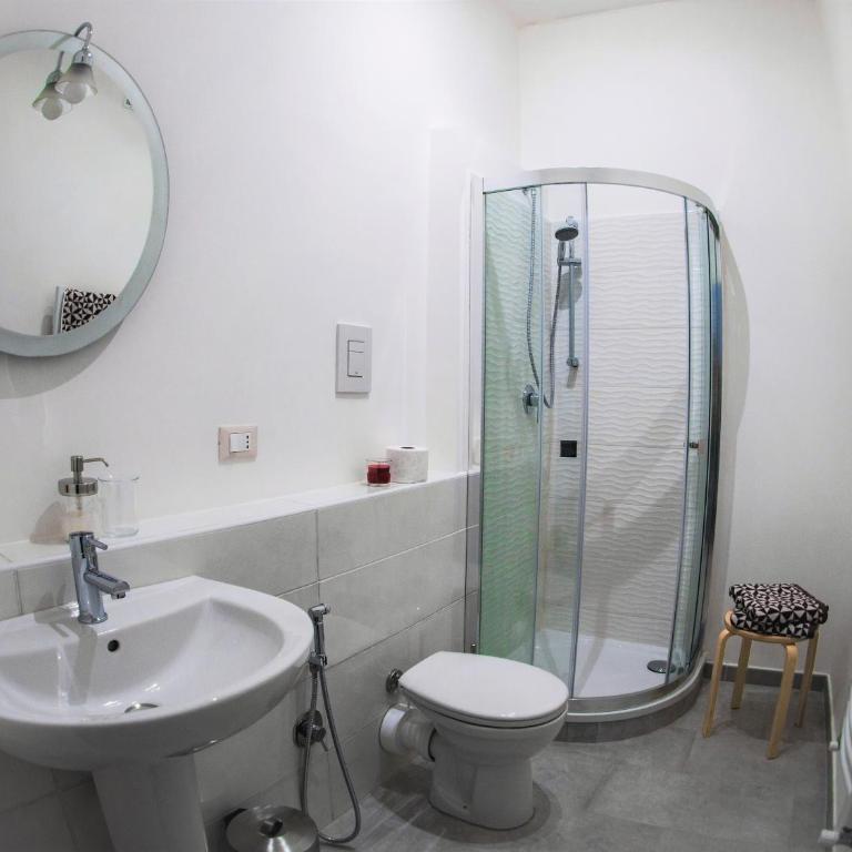 Be Central Rooms - Camera Matrimoniale Deluxe con Balcone - 9