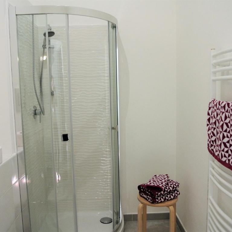 Be Central Rooms - Camera Matrimoniale Deluxe con Balcone - 11
