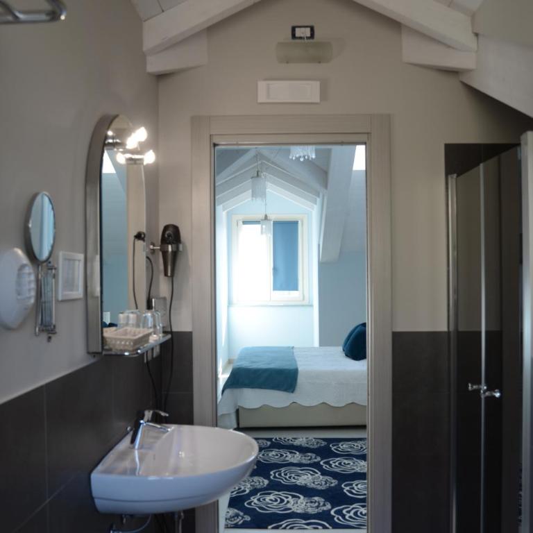 Hotel Giulio Cesare - Superior Quadruple Room - 7