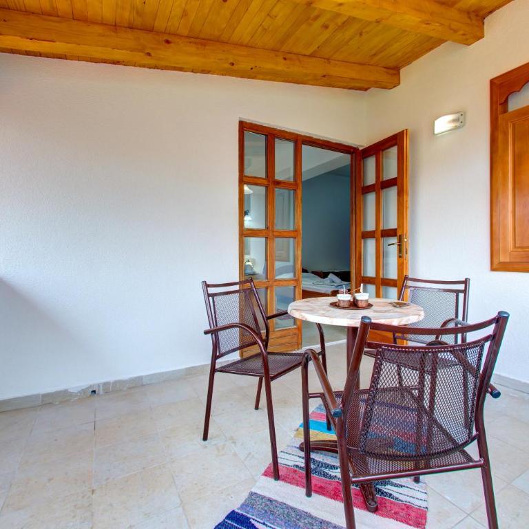 Hotel Almira - Quadruple Room with Balcony - 1