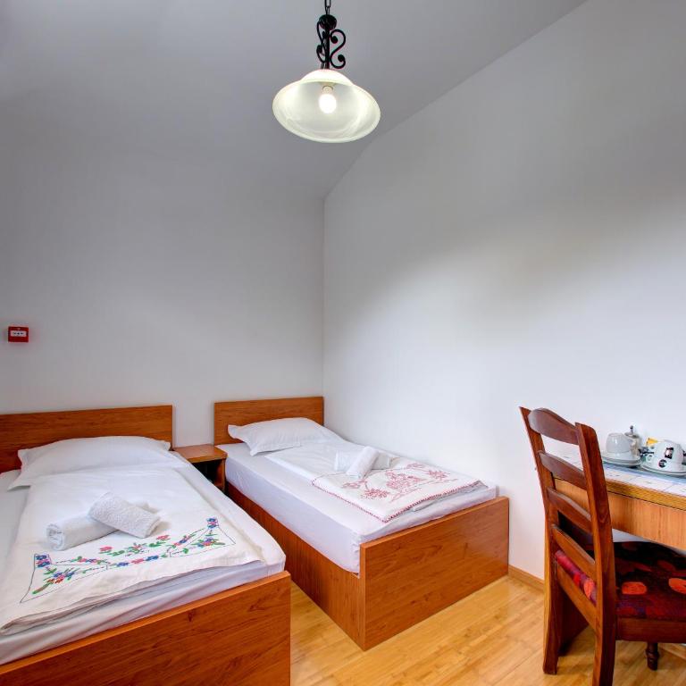 Hotel Almira - Twin Room - 1