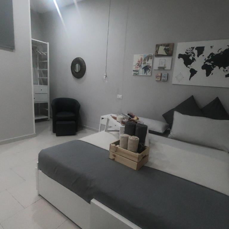 Mola Rooms - Budget Room with Private External Bathroom - 3