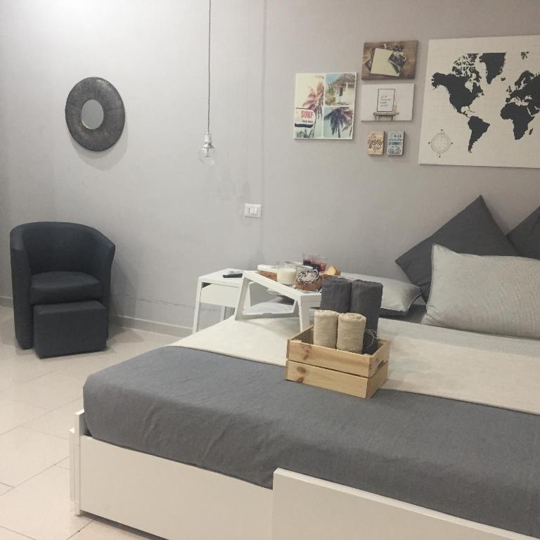 Mola Rooms - Budget Room with Private External Bathroom - 4
