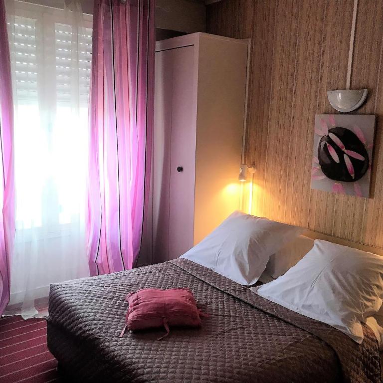 Hôtel du Commerce - Chambre Classique avec Douche (1 Adulte) - 4