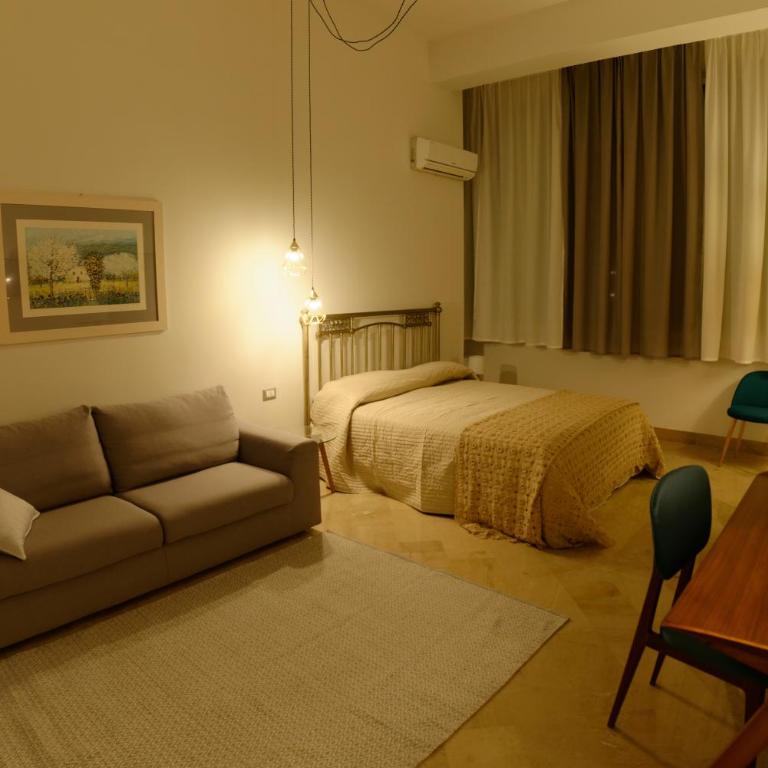 B&B Questa casa non e'un albergo - Family Room with Private Bathroom - 8