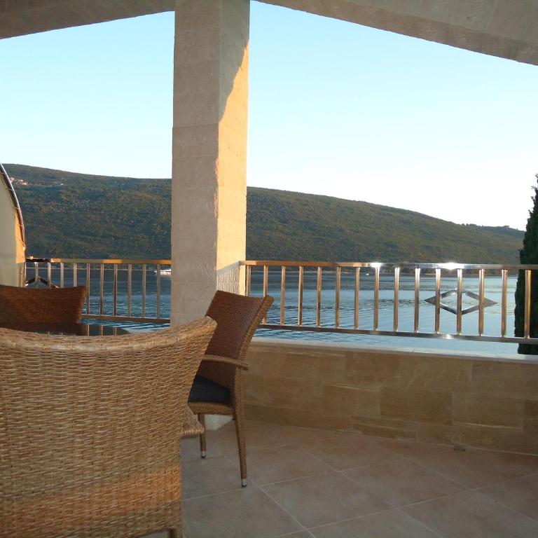Apartmani Krivokapic - Apartment with Sea View - 5
