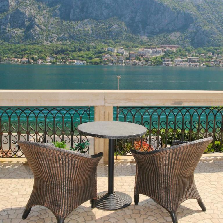 Palazzo Banicevic Luxury Rooms - Deluxe Double Room with Balcony and Sea View - 9