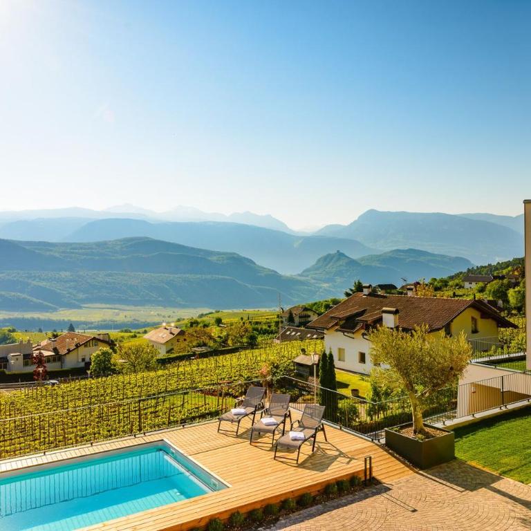 Babioshof - modern, spacious apartments with stunning view, 2 bedrooms & 2 bathrooms, pool & whirlpool, Südtirol Guest Pass in Kaltern-Caldaro - Apartment - auf 2 Etagen - 4