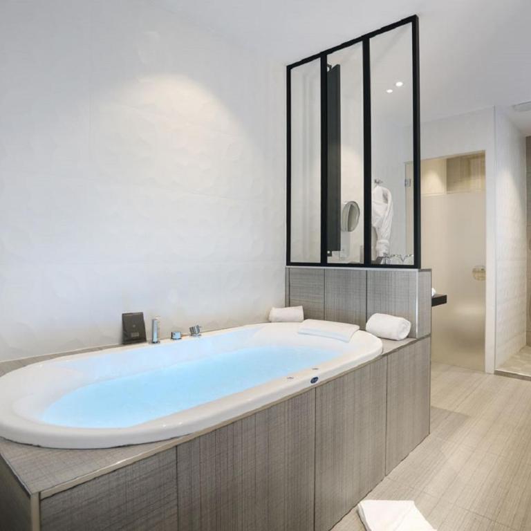 Petit Hôtel Confidentiel - Duplex Suite with Balneo - 7