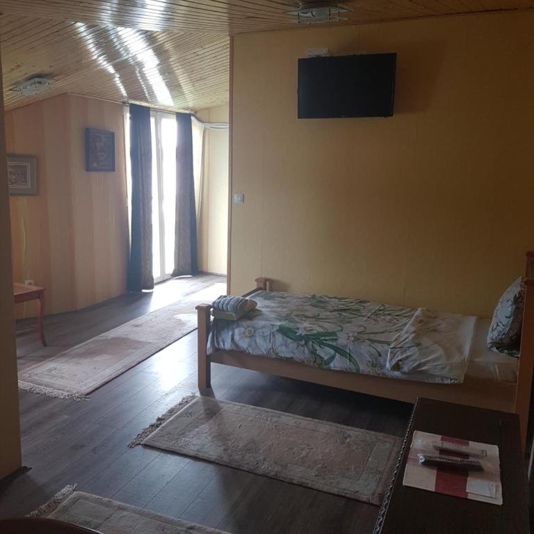 Hostel Otard - Deluxe Triple Room with Sea View - 3