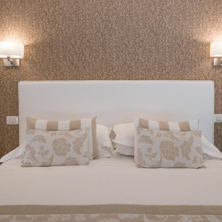 Hotel Mon Cheri - Superior Room - 4