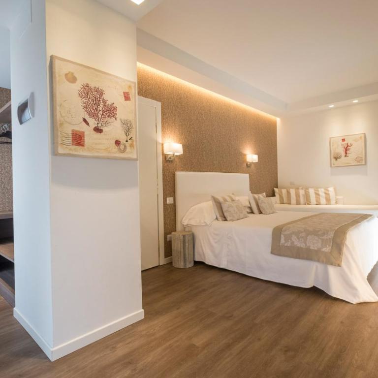 Hotel Mon Cheri - Deluxe Room with Lateral Sea View - 5