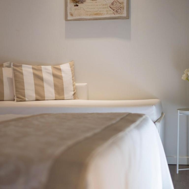 Hotel Mon Cheri - Deluxe Room with Lateral Sea View - 7