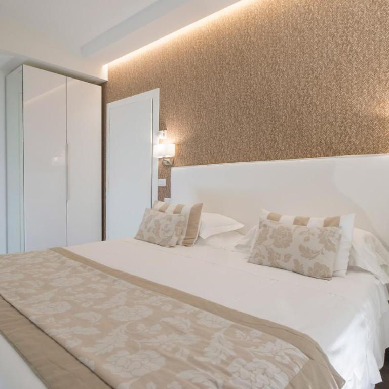Hotel Mon Cheri - Superior Room - 1