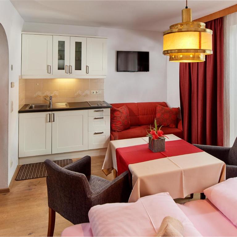 Apartments Neue Post - Studio - 4