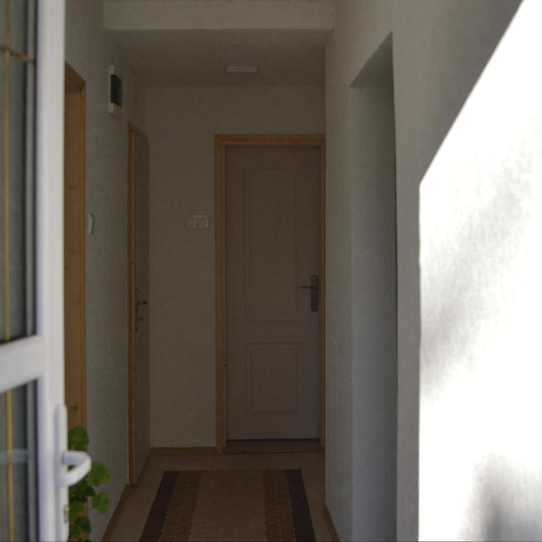 Duke - One-Bedroom Apartment - 14