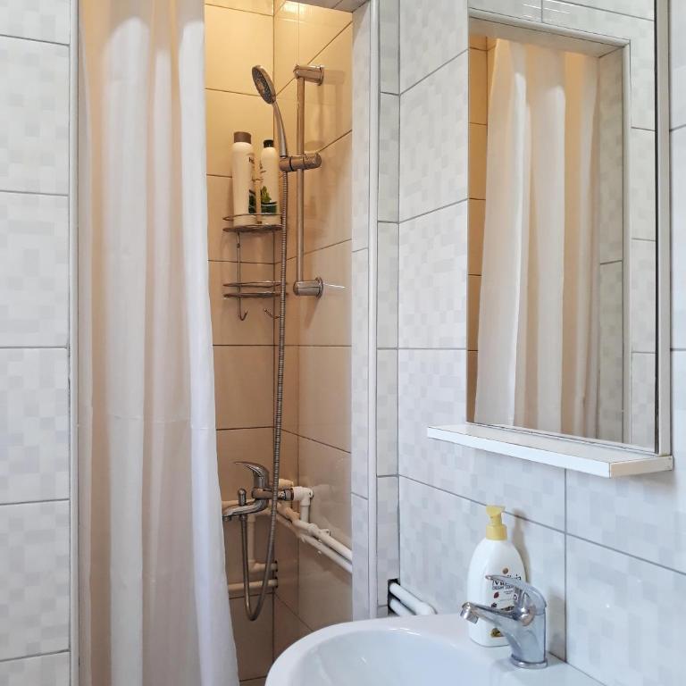 Duke - One-Bedroom Apartment - 3