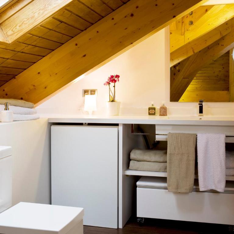 Apartaments Boutique la Torreta del Llac - Loft Apartment mit See- und Bergblick - 42
