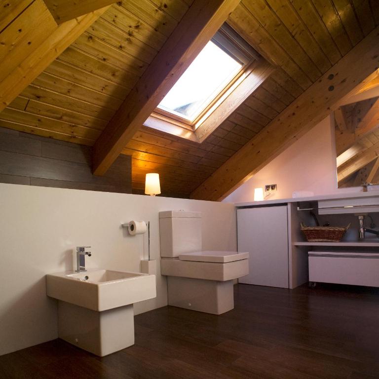 Apartaments Boutique la Torreta del Llac - Loft Apartment mit See- und Bergblick - 28