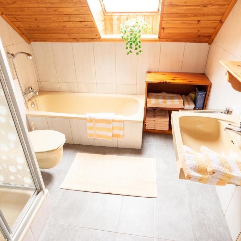 Ferienwohnungen Schartner - Apartment mit 2 Schlafzimmern und Bergblick - 2
