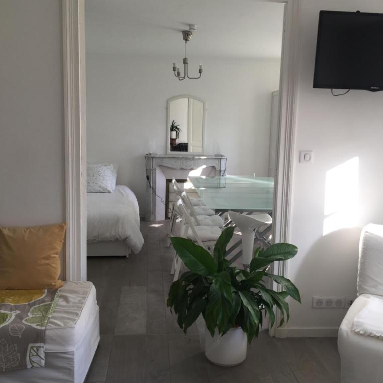 Le Jardin Darcy Liberté Hyper centre gare-ville parking public payant dans la rue - Apartment with Garden View - 38