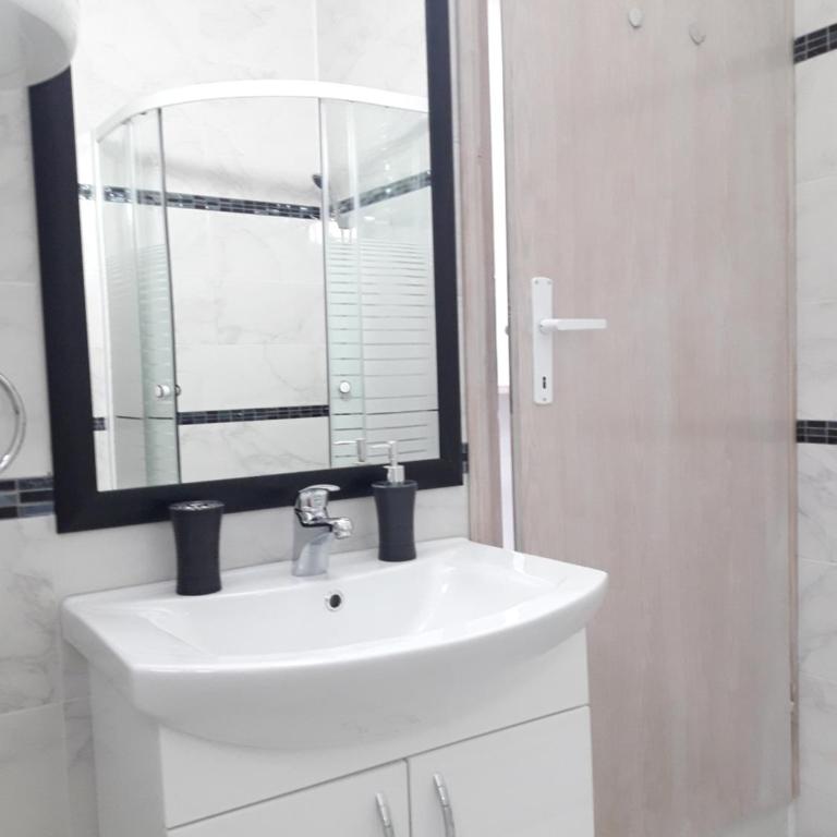 Abbazia Apartments Free Parking Near Center and Vrbas River - Studio Apartman - 24