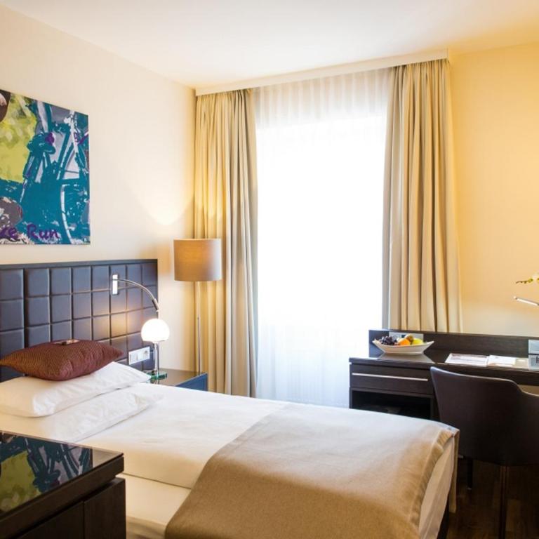 Hotel Sandwirth - Zimmer mit Queensize-Bett - 4