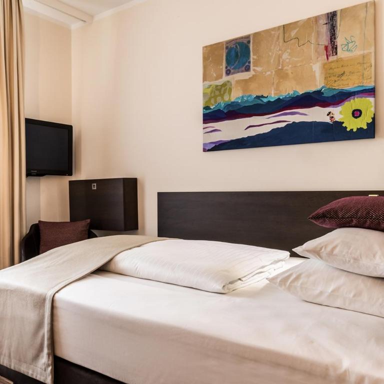 Hotel Sandwirth - Zimmer mit Queensize-Bett - 6