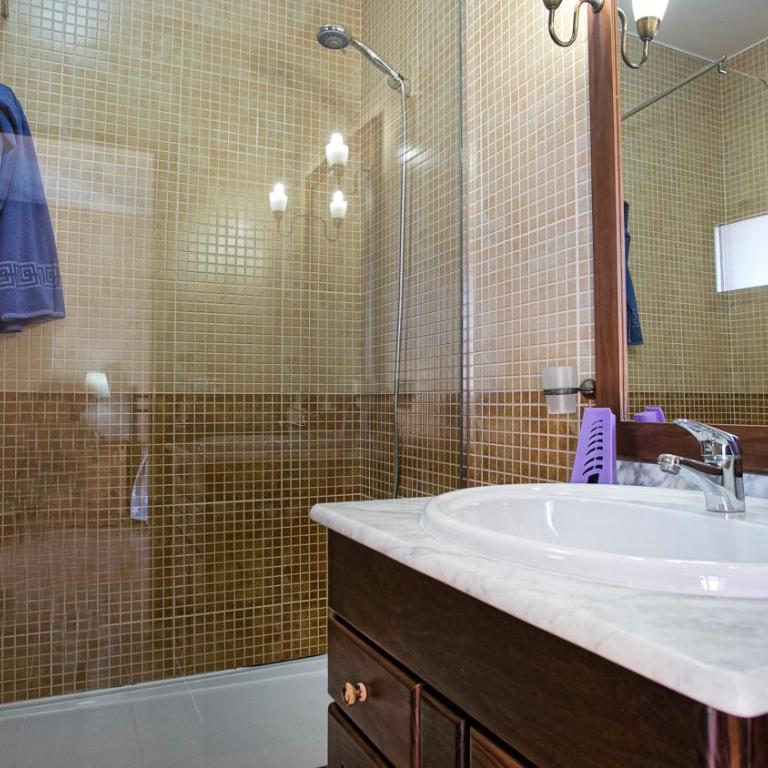 Villa Romana - Five-Bedroom Villa (10 Adults) - 16