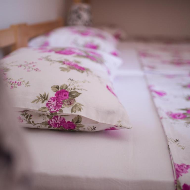 Hostel Larisa - Četvorokrevetna Soba sa Balkonom - 1