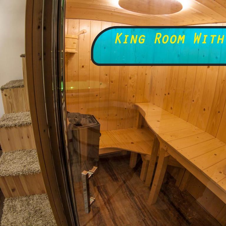 4Roomz - Camera King con Vasca Idromassaggio - Su 2 Livelli - 2