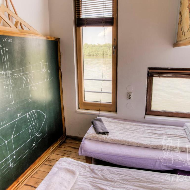 ArkaBarka Floating Hostel - Dvokrevetna soba sa bračnim krevetom ili dva zasebna kreveta - Dunavski Duh - 4