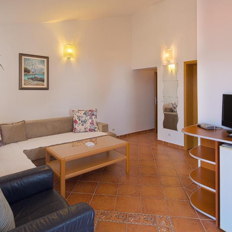 Apartments Bloom Bečići - Apartment with Sea View - 10