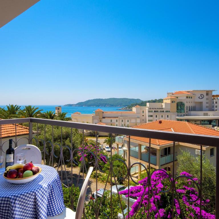 Apartments Bloom Bečići - Apartment with Sea View - 1