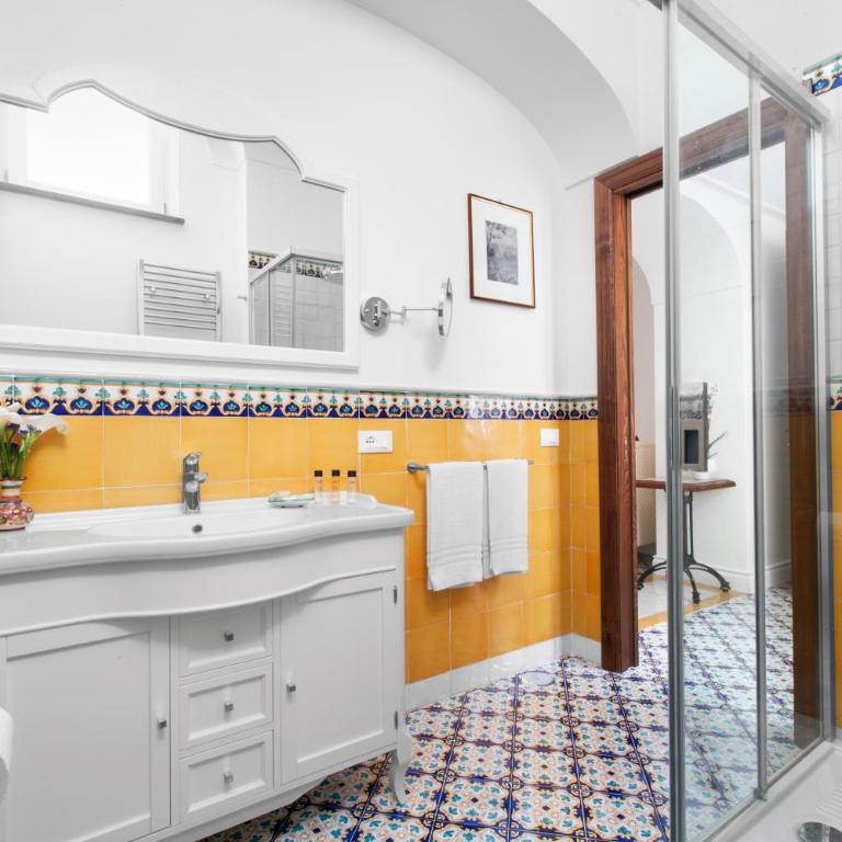 Palazzo delle Grazie - Deluxe Double Room with Balcony - 7