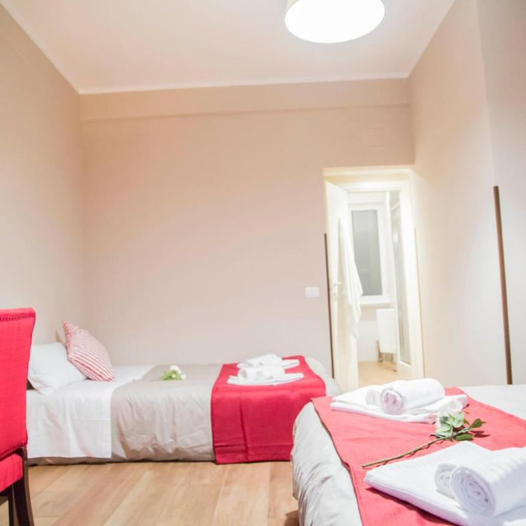 Vatican Suite 383 - Family Room with Private Bathroom - 10