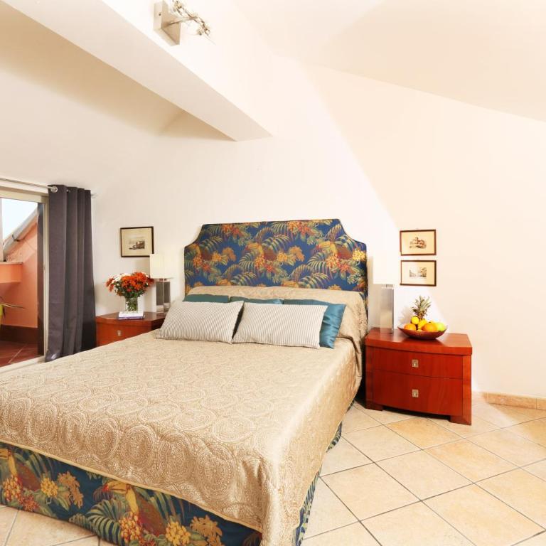 Taormina center 4 BR penthouse, terrace with views - Four-Bedroom Apartment - Attic - 22