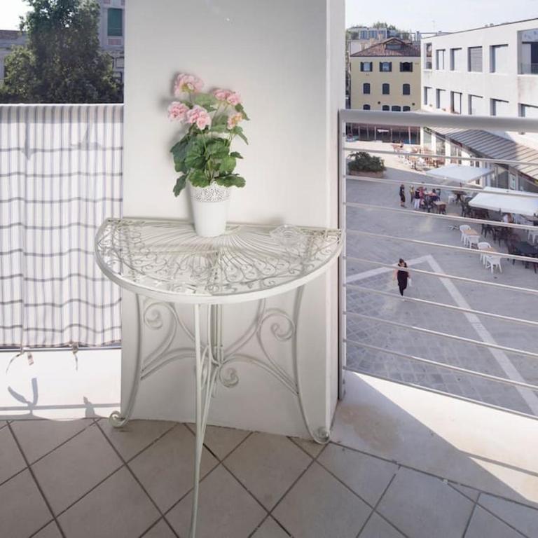 Modern sunny apartment in residental area - Apartment - 9