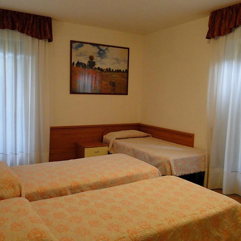 Albergo Dolomiti - Standard Dreibettzimmer - 1