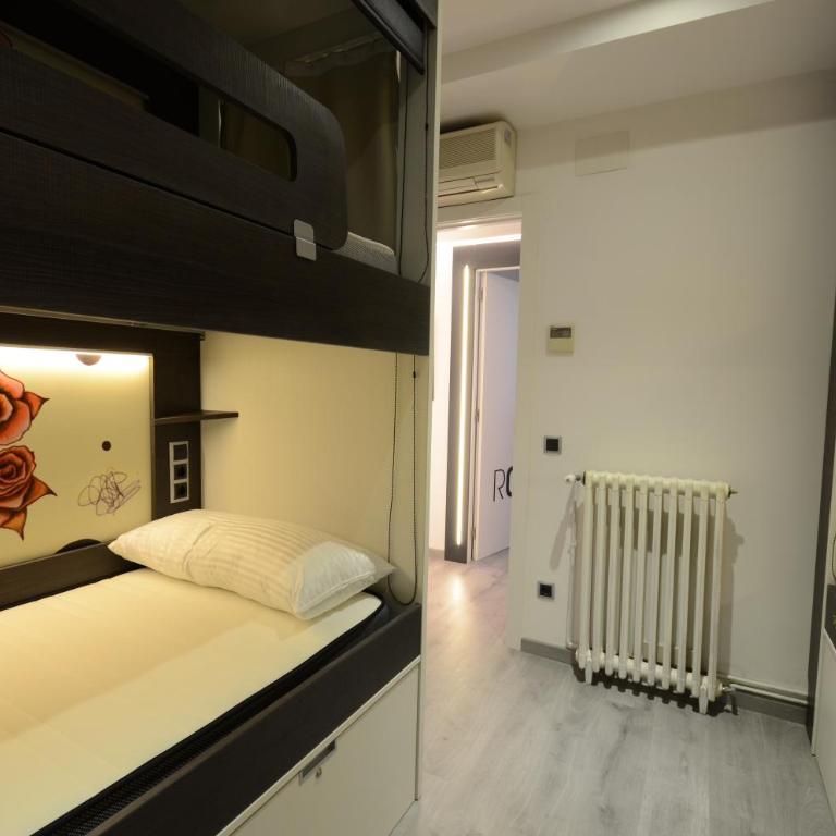 Free Hostels Barcelona - Bed in 4-Bed Mixed Dormitory Room - 6