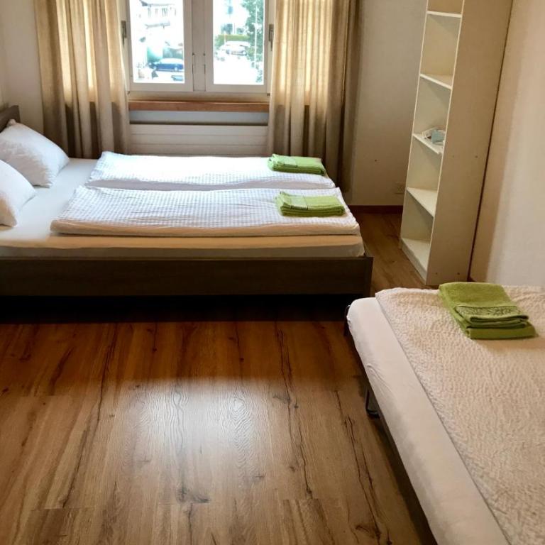 Interlaken Marco Hostel - Chambre Triple Basique avec Salle de Bains Commune - 1