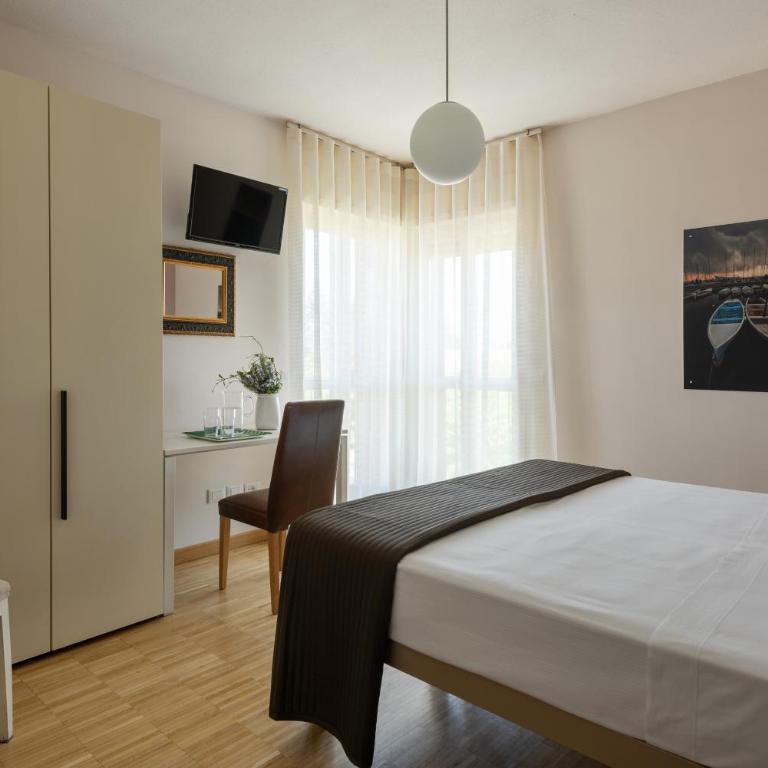 Vialeromadodici Rooms & Apartments - Camera Matrimoniale con Letto Supplementare - 6