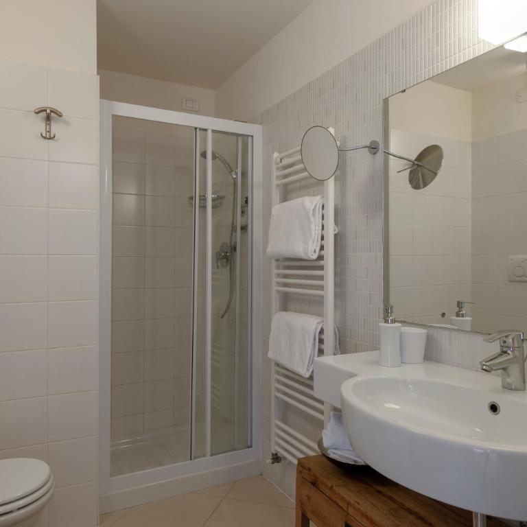 Vialeromadodici Rooms & Apartments - Camera Matrimoniale con Letto Supplementare - 3